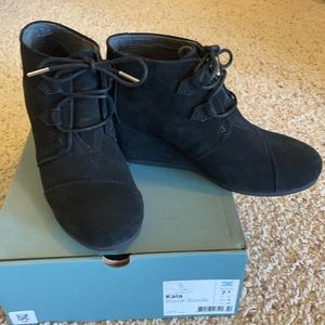 NWOT Toms Kala Black Suede wedge booties
